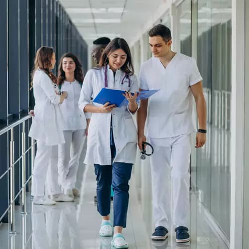 Serviços clínicos e apoio profissional na área da saúde